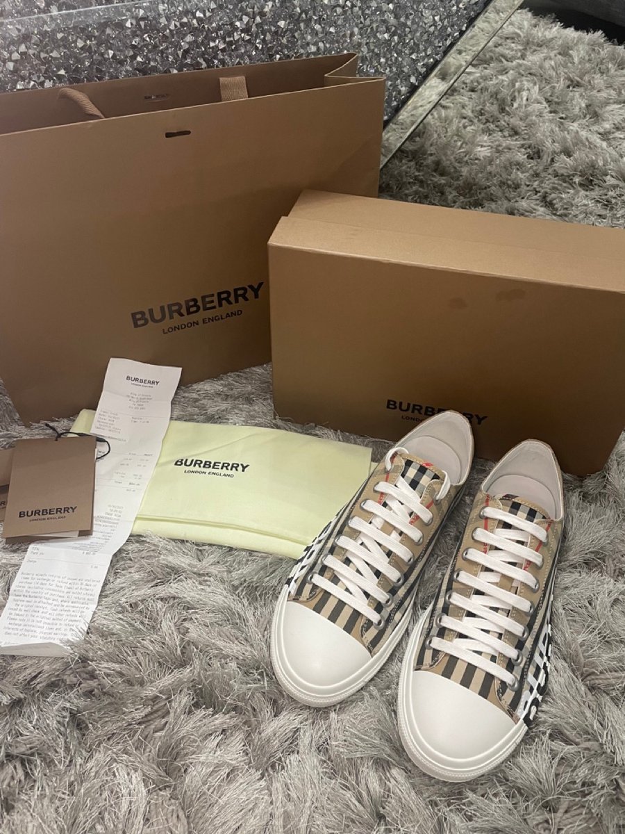 Burberry store logo sneakers